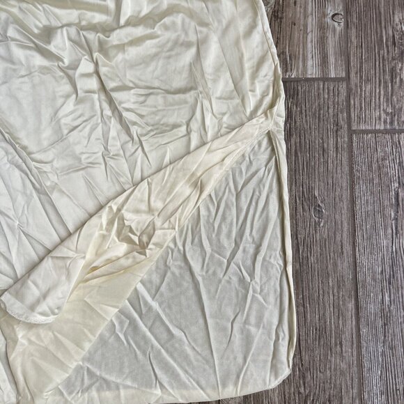 2/$18‎ SALE! Vassarette Slip Skirt Cream Womens L Vintage USA Silky Nylon Lace - Picture 4 of 8